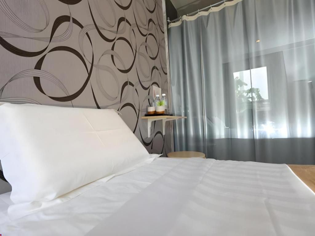 1 Hotel Taman Connaught Kuala Lumpur Zewnętrze zdjęcie