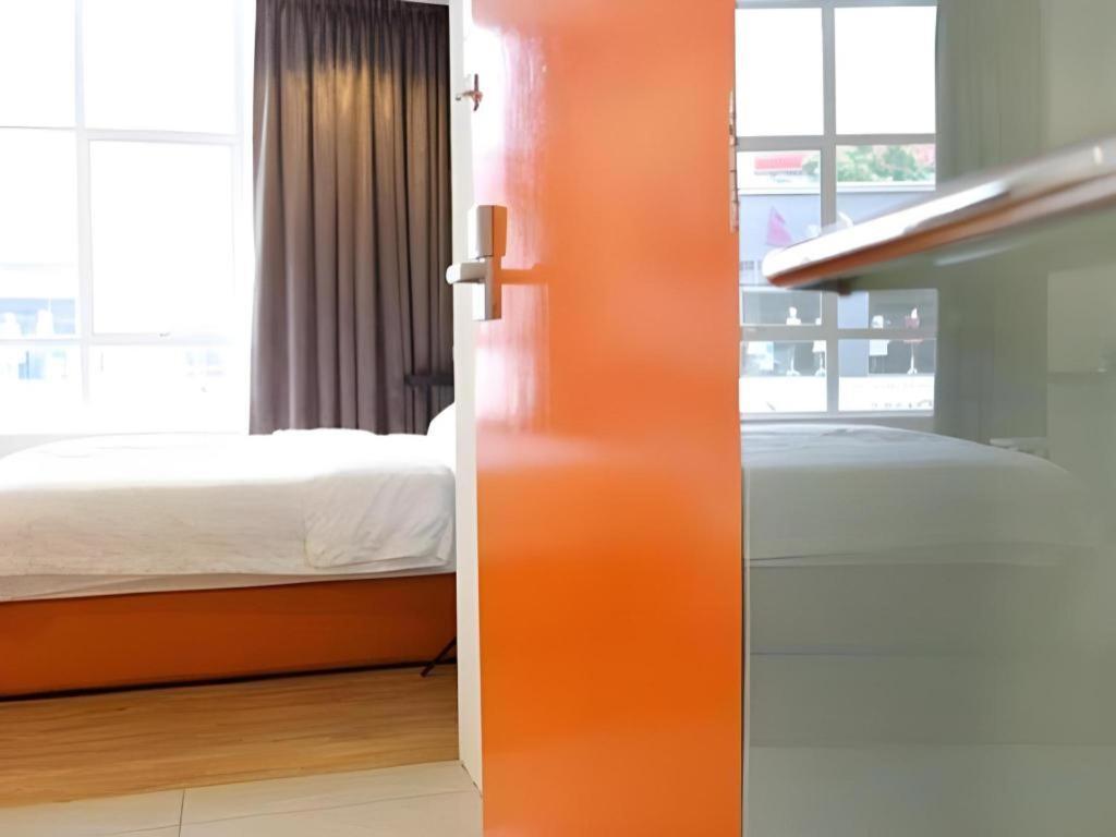 1 Hotel Taman Connaught Kuala Lumpur Zewnętrze zdjęcie