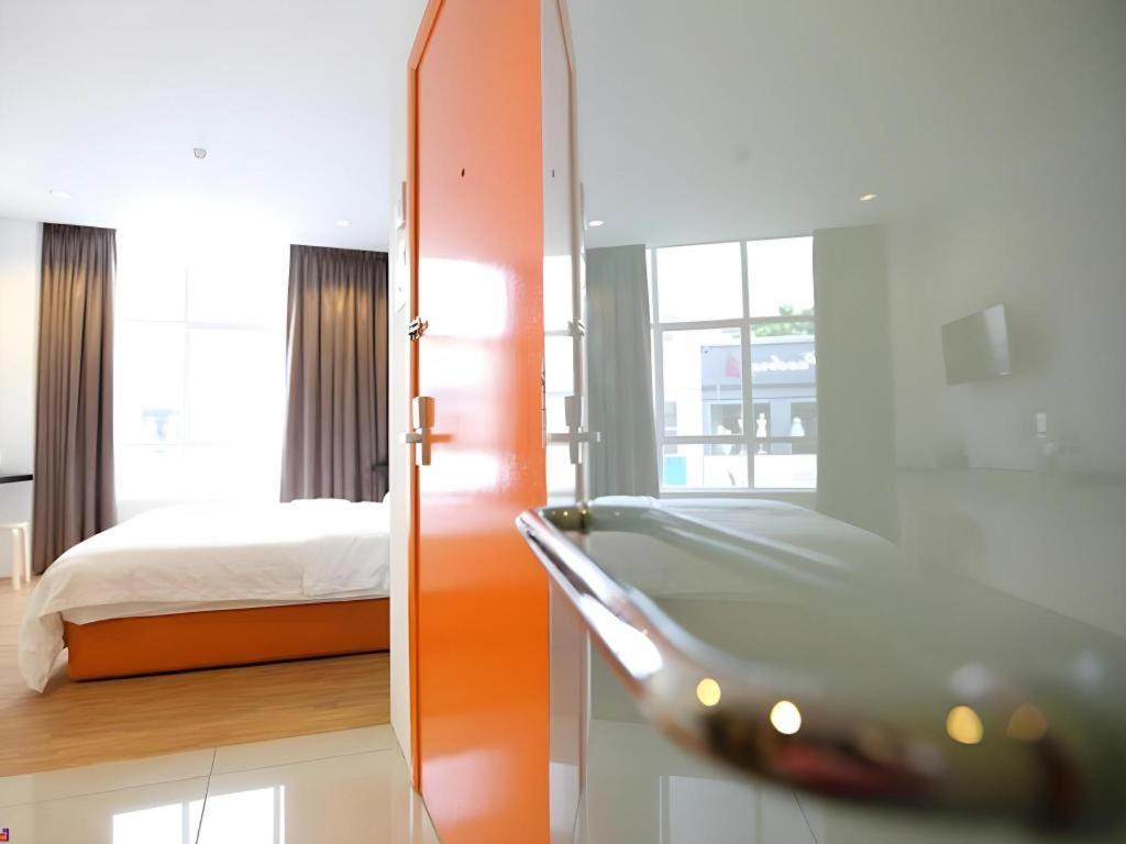 1 Hotel Taman Connaught Kuala Lumpur Zewnętrze zdjęcie